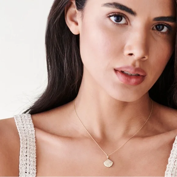 14k solid gold seashell pendant - Picture 6 of 6